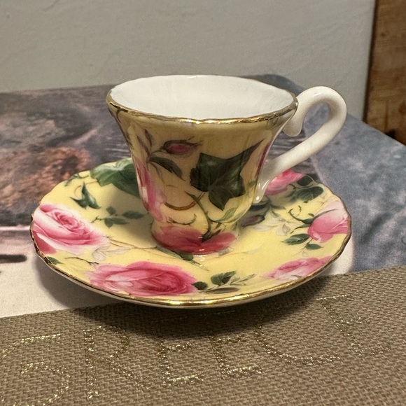 Adorable Miniature Floral Teacup and Saucer - Pink Roses - Picture 2 of 4